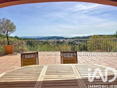 Maison - 240 m² - 6 pièces