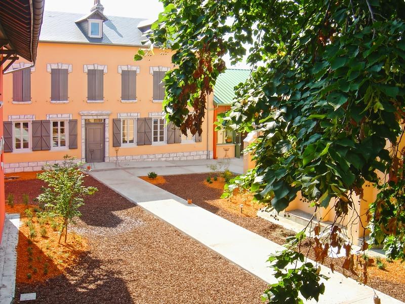 Local d'activité / Entrepôt - 1 051 m² - 12 pièces