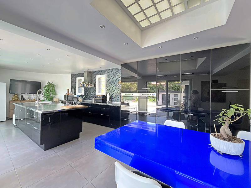 Maison - 279 m² - 7 pièces