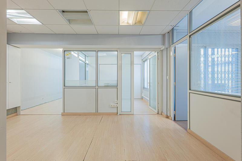 Local commercial - 150 m² - 5 pièces