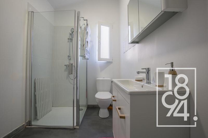 Maison - 211 m² - 10 pièces