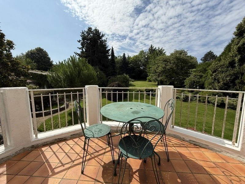 Maison - 276 m² - 9 pièces