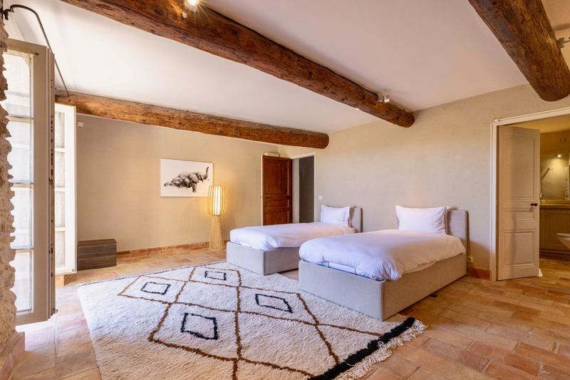 Maison de village - 598 m² - 9 pièces