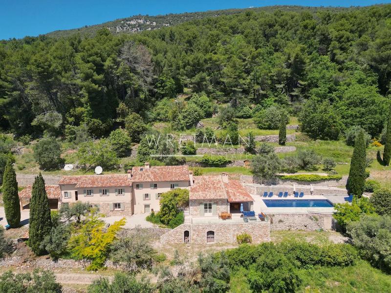 Mas - 251 m² - 8 pièces