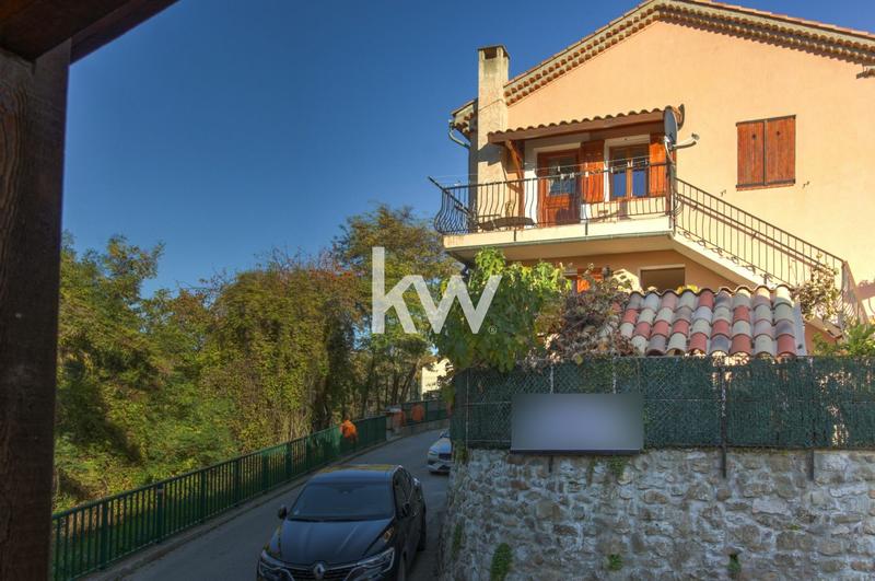 Maison - 155 m² - 9 pièces