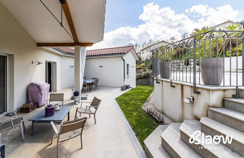 Maison contemporaine - 253 m² - 7 pièces