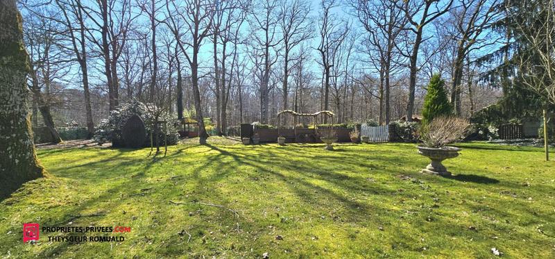 Maison - 228 m² - 9 pièces