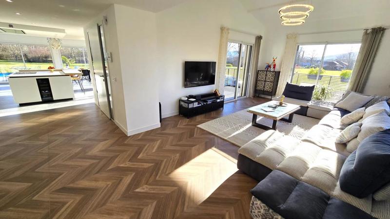 Villa - 437 m² - 14 pièces