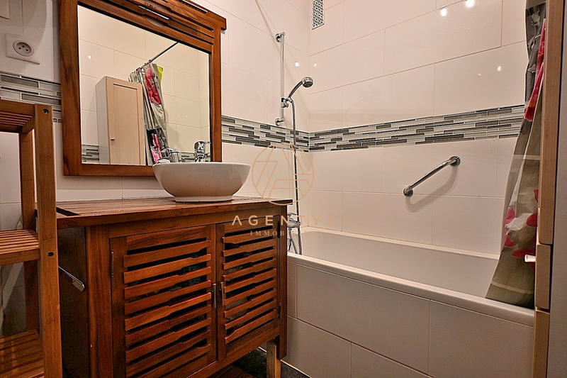 Appartement - 70 m² - 3 pièces