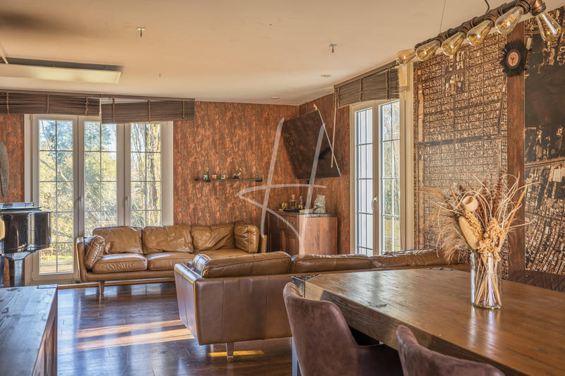 Maison - 277 m² - 9 pièces