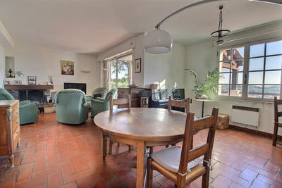 Maison - 303 m² - 8 pièces