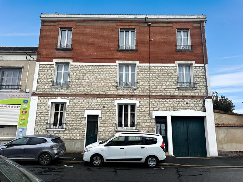 Immeuble - 9 m² - 11 pièces