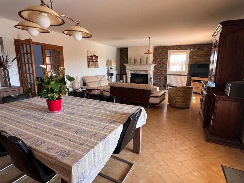 Propriété - 245 m² - 8 pièces