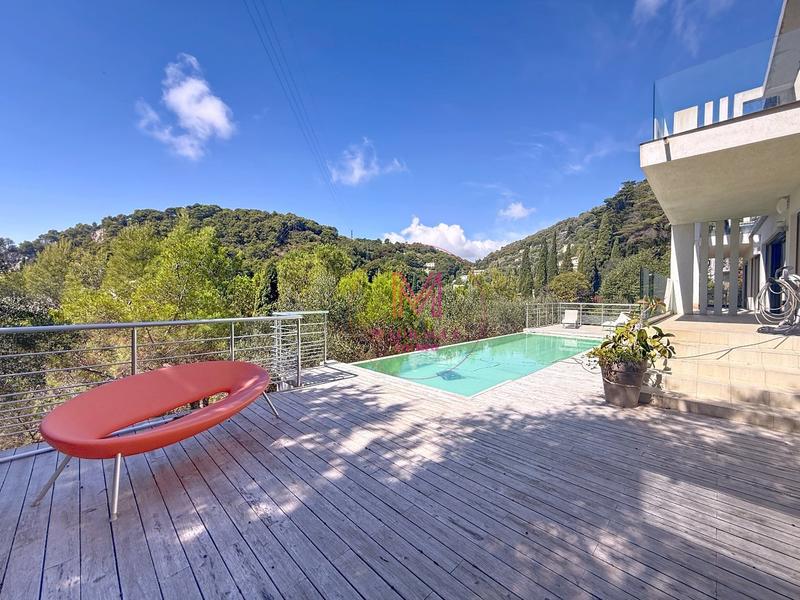 Maison - 216 m² - 6 pièces