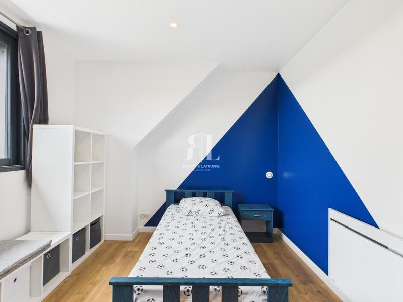 Maison - 203 m² - 6 pièces