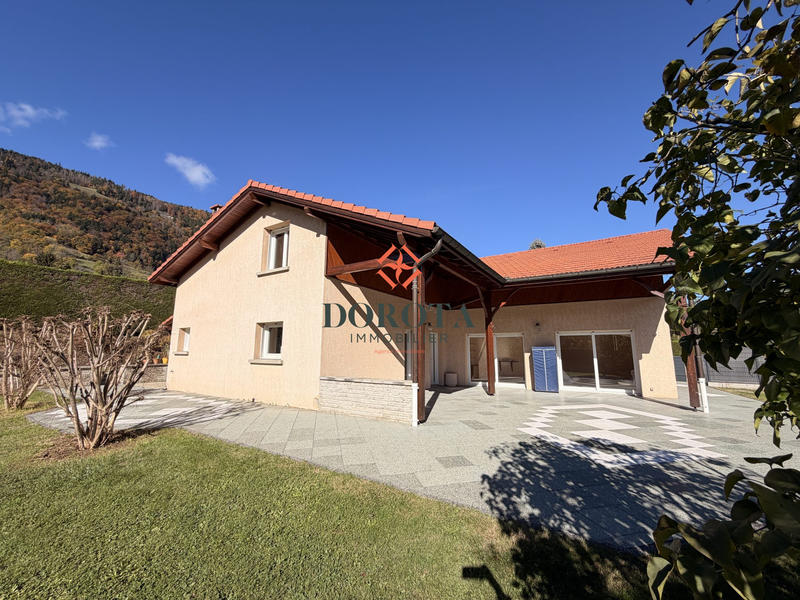 Maison traditionnelle - 162 m² - 5 pièces