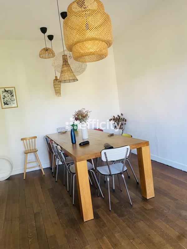 Maison - 246 m² - 10 pièces