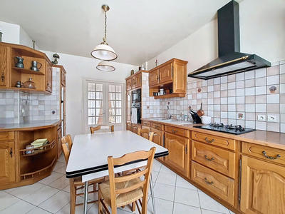 Maison - 215 m² - 7 pièces