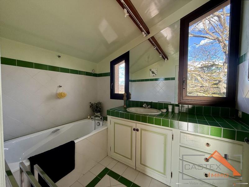 Maison en pierre - 223 m² - 7 pièces