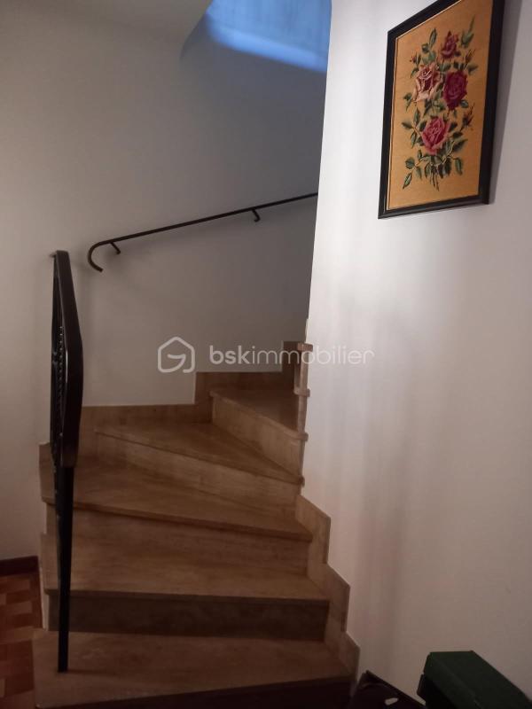 Maison traditionnelle - 248 m² - 9 pièces