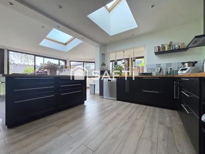 Maison - 222 m² - 8 pièces