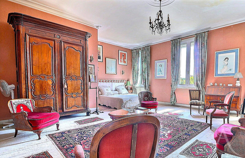 Demeure - 250 m² - 8 pièces