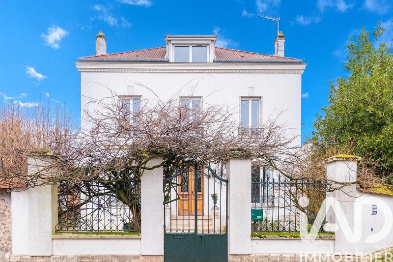 Maison - 210 m² - 8 pièces