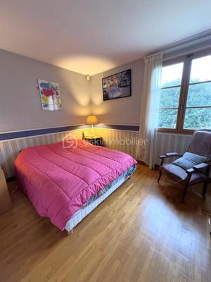 Maison traditionnelle - 147 m² - 7 pièces