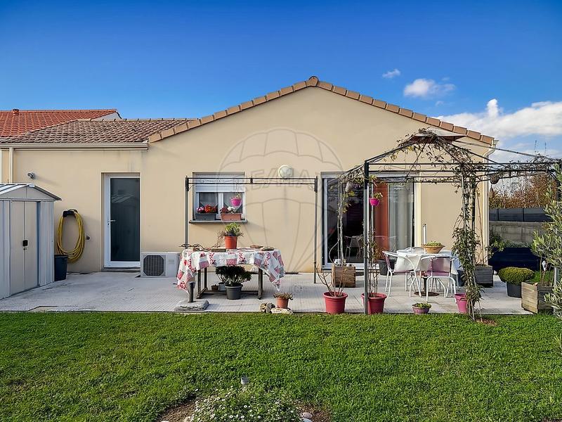 Maison - 90 m² - 5 pièces