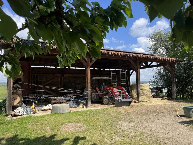 Propriété - 228 m² - 7 pièces