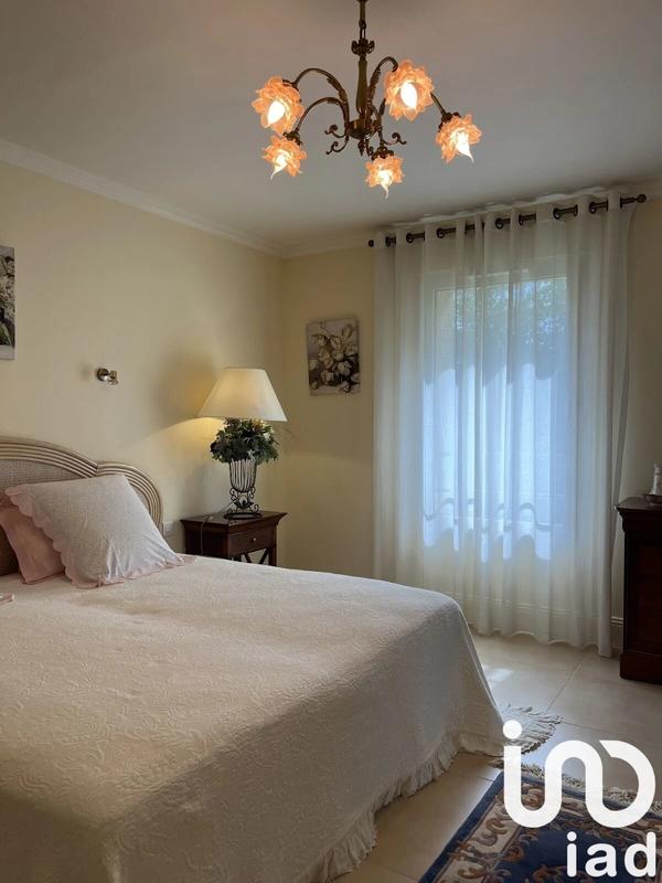 Maison - 260 m² - 10 pièces