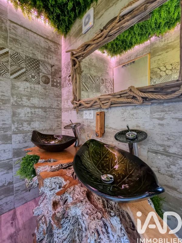 Maison - 240 m² - 8 pièces