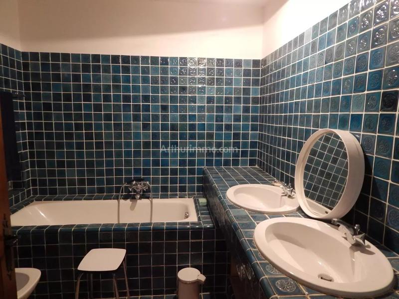 Maison - 225 m² - 7 pièces