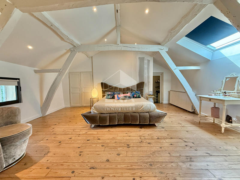 Maison - 220 m² - 5 pièces