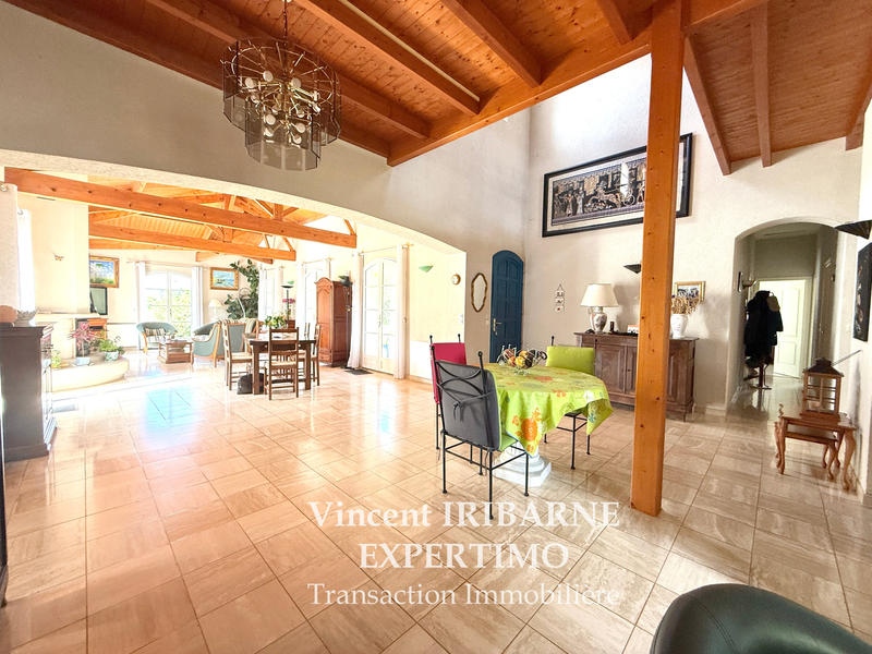 Propriété - 202 m² - 7 pièces