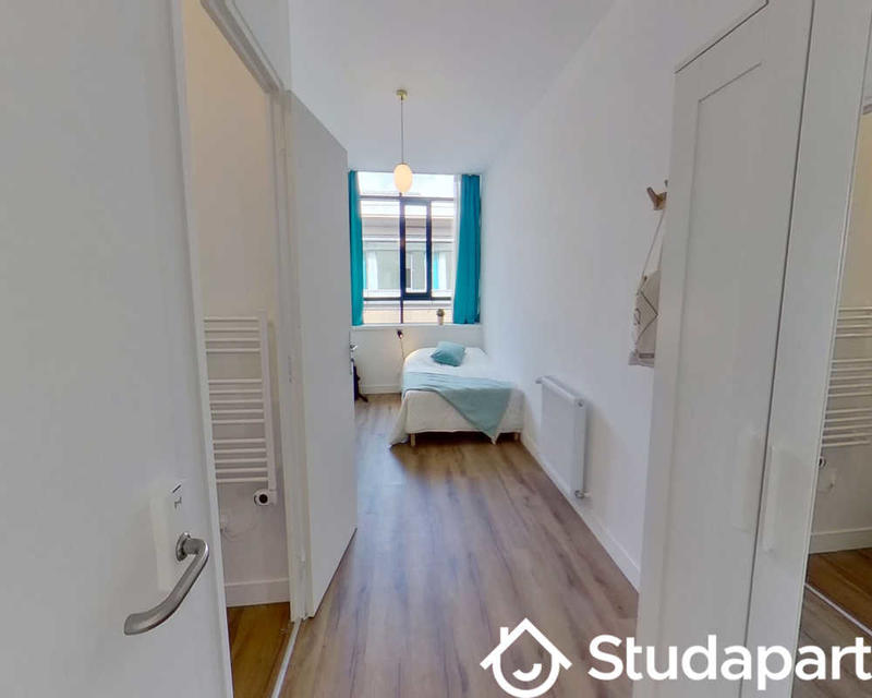 Chambre - 180 m² - 1 pièce