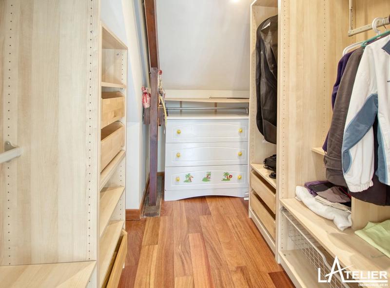 Maison - 169 m² - 9 pièces