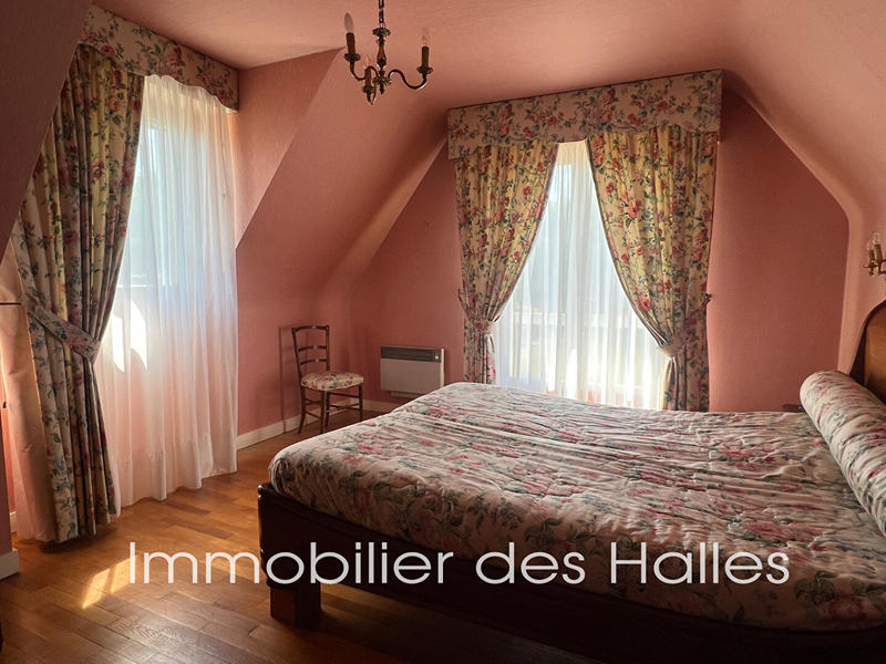 Maison - 213 m² - 6 pièces