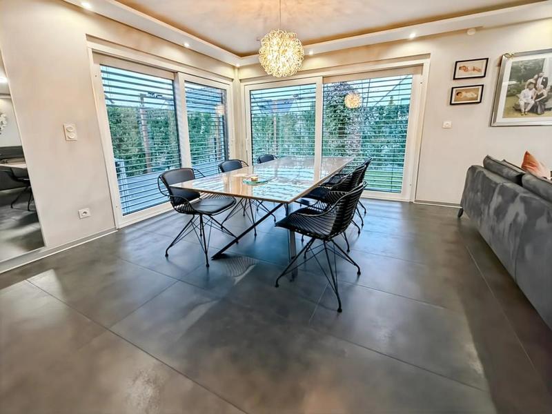 Maison - 140 m² - 5 pièces