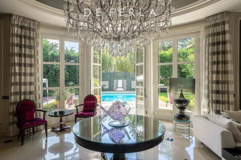 Maison - 520 m² - 10 pièces