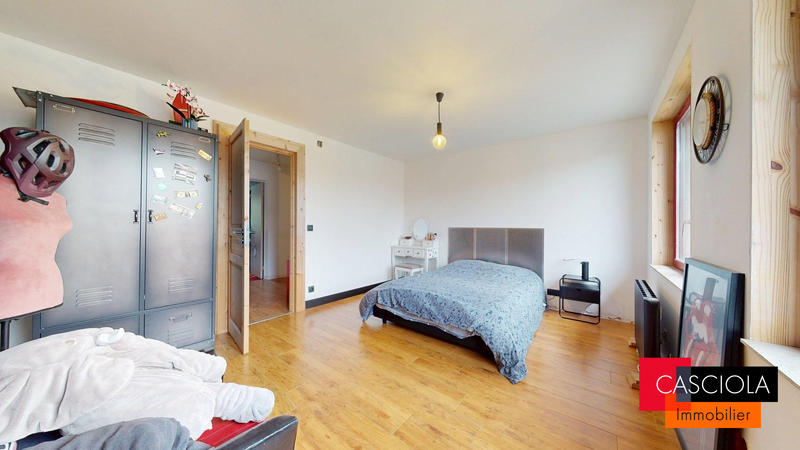 Maison - 200 m² - 5 pièces