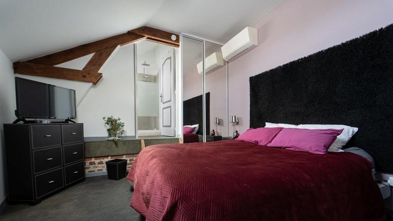 Maison - 360 m² - 10 pièces