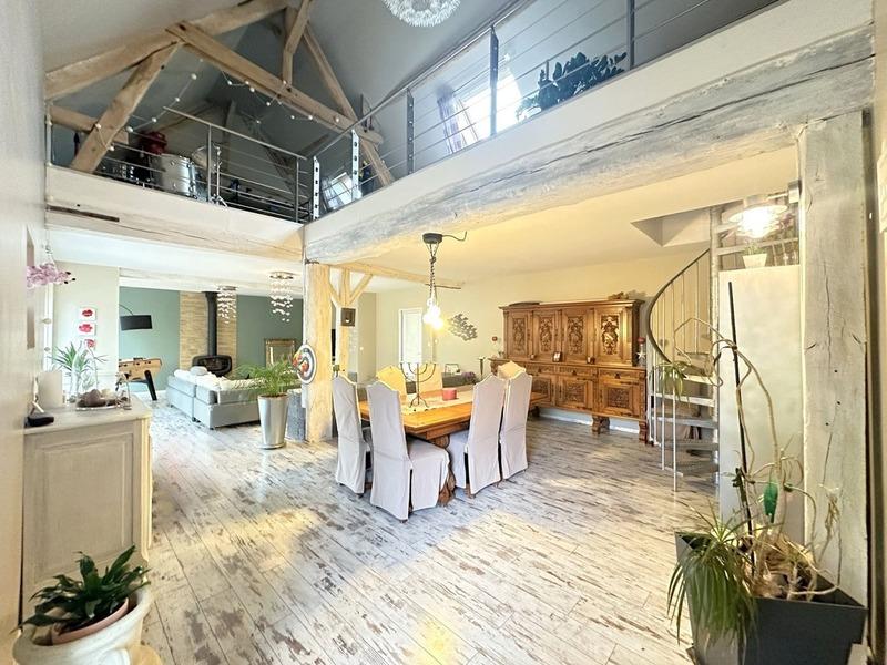 Maison - 335 m² - 8 pièces