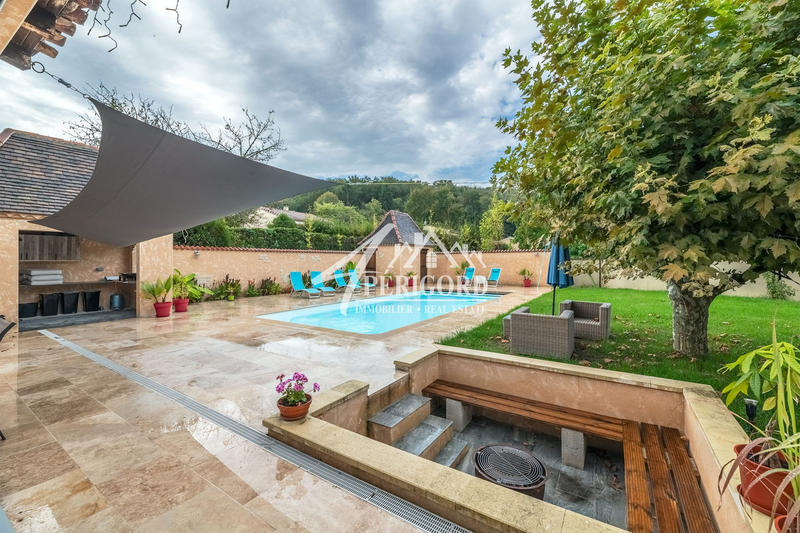 Maison traditionnelle - 227 m² - 10 pièces