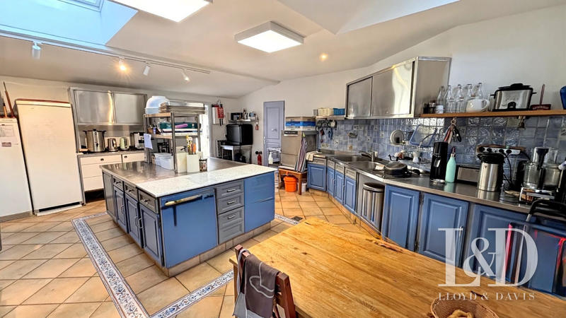 Bastide - 1 400 m² - 38 pièces