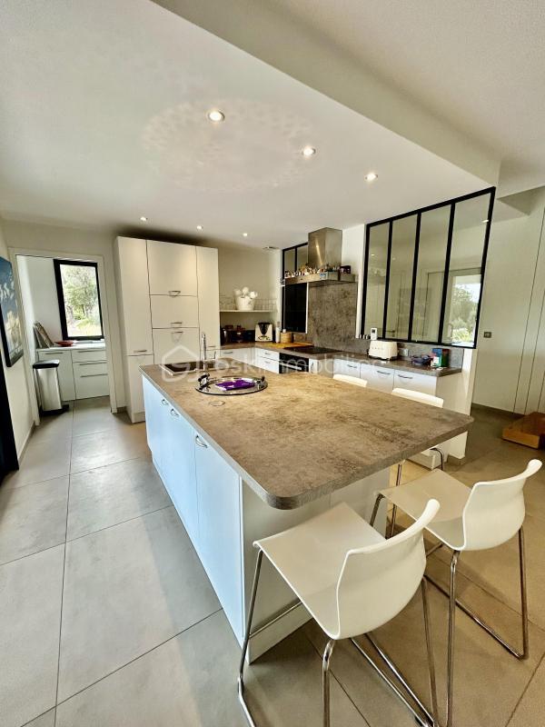 Villa - 200 m² - 6 pièces