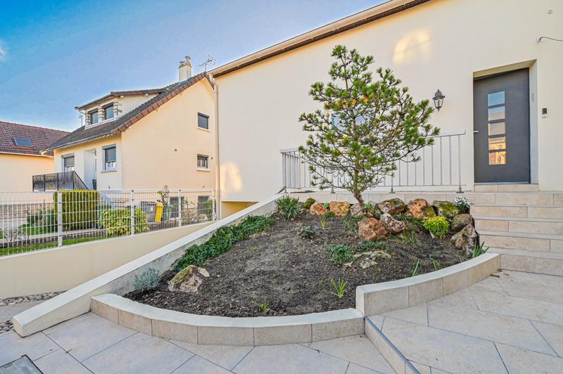 Maison contemporaine - 199 m² - 6 pièces