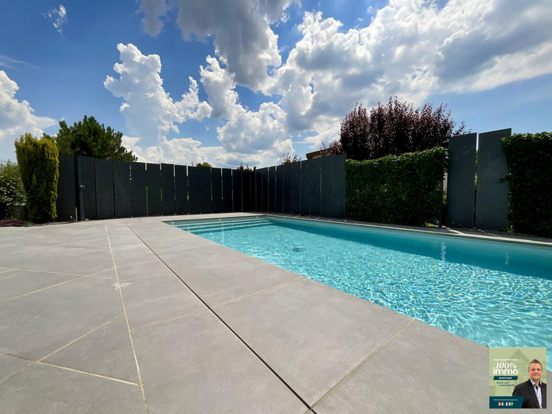 Maison - 256 m² - 7 pièces