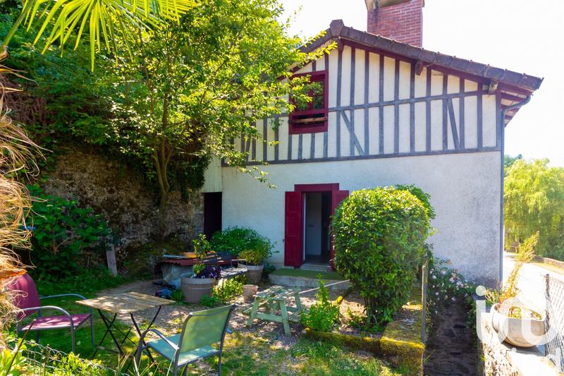 Maison - 185 m² - 11 pièces