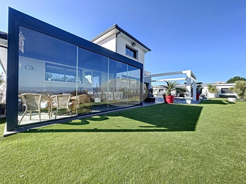 Château - 260 m² - 8 pièces